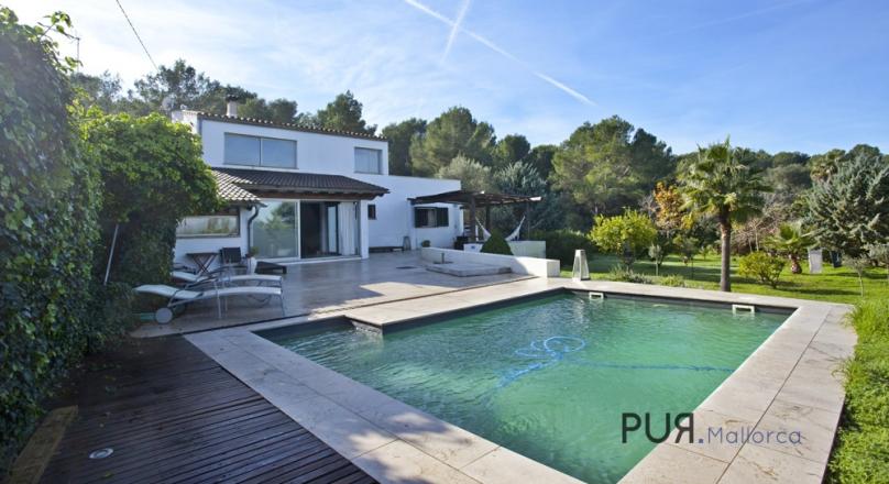 Pollenca. Finca. Nestled in an environment of sea and forests. Holiday rental license.