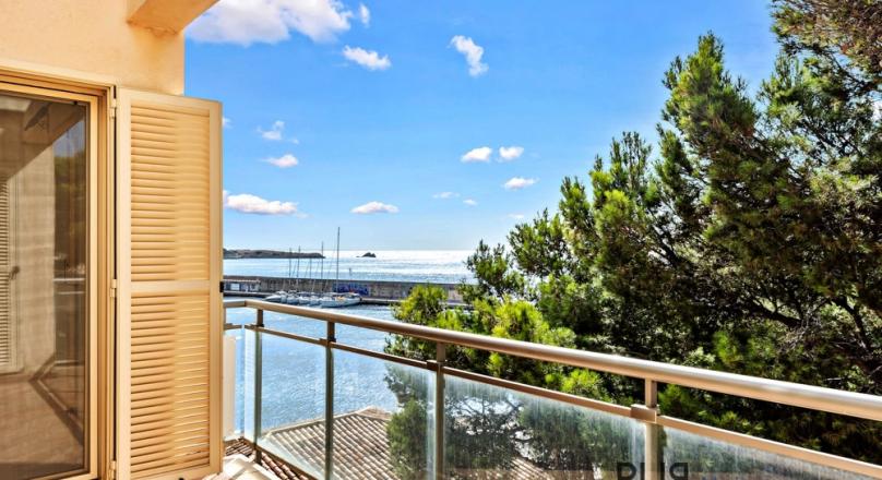 Cala Ratjada. Large penthouse. Right on the harbor. Sea view.