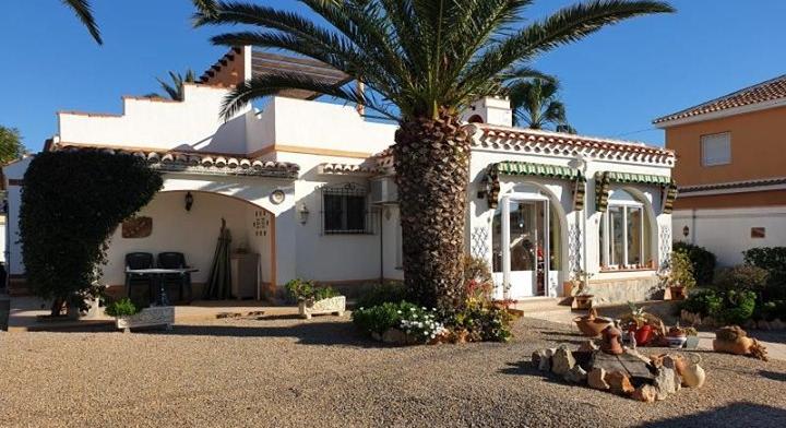 NICE CHALET OF 3 BEDROOMS IN TORRETA FLORIDA
