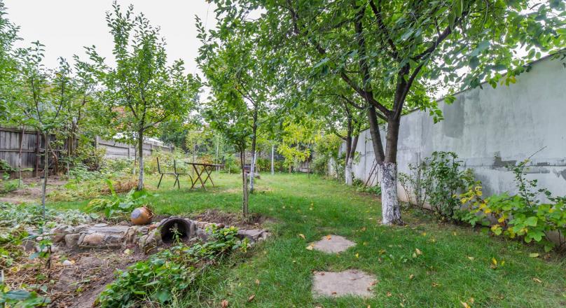 individual house with lovely gardens, Aurel Vlaicu Street, Brasov