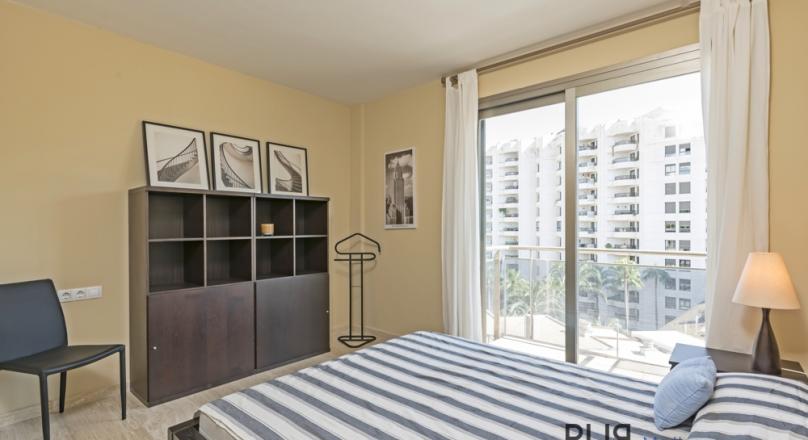 A few steps from the Paseo. Apartment with a view. Quiet location. Fast in the old town.