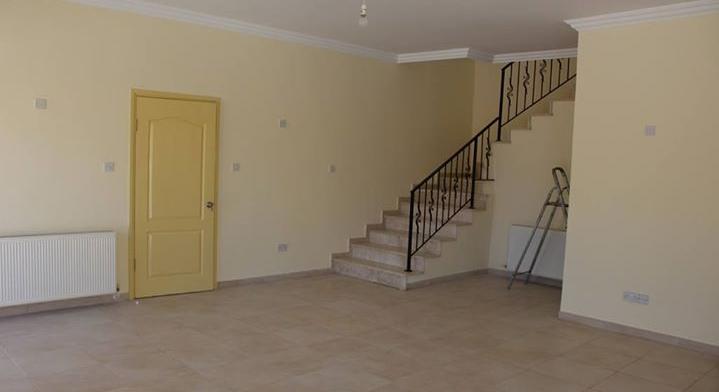 Girne, Edremit Bölgesin'de Satılık 3+1 Yüzme Havuzlu Villa.