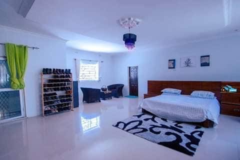 Three bedrooms stand alone house together with a coltage for sale