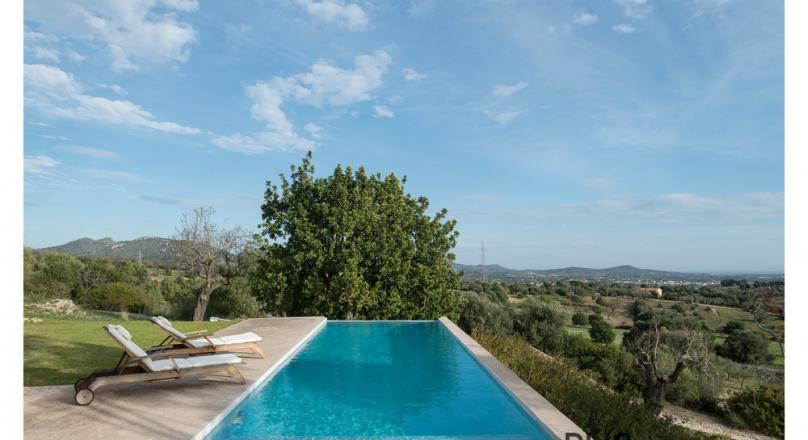 Sublime. Private. Highest quality equipment. The finca.