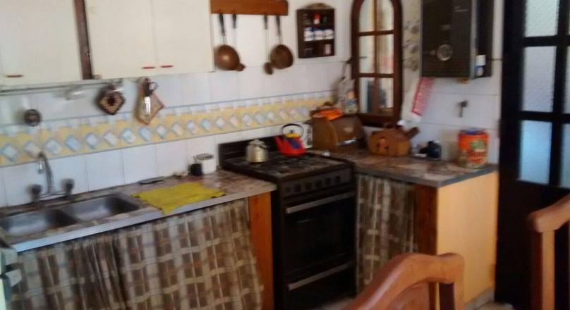 Vendo Casa con pileta a metros de Av. Victorica 