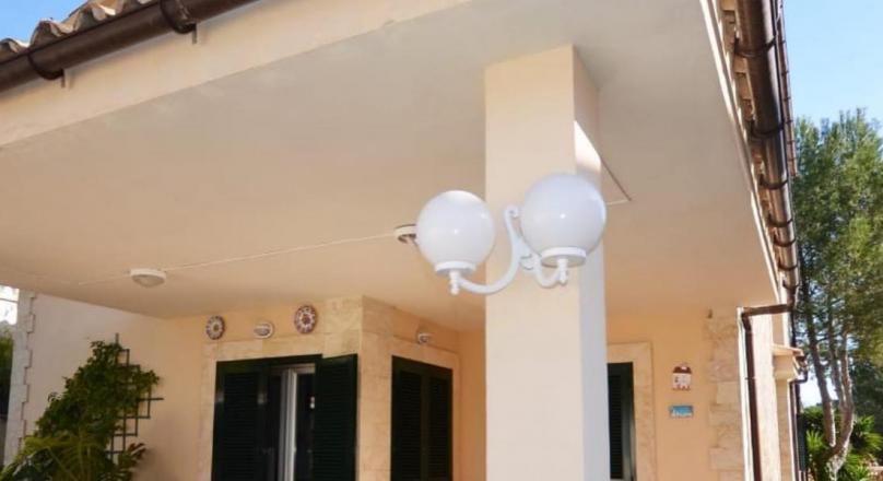 Beautiful detached house with private pool and wine cellar