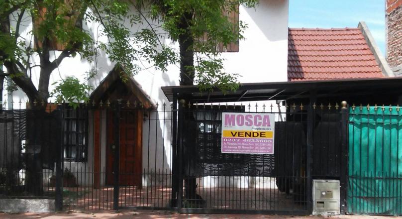 Vendo Casa con pileta a metros de Av. Victorica 