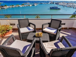 For a break for two in the north. Sea. Look. Cuddly. Feel good PUR.
