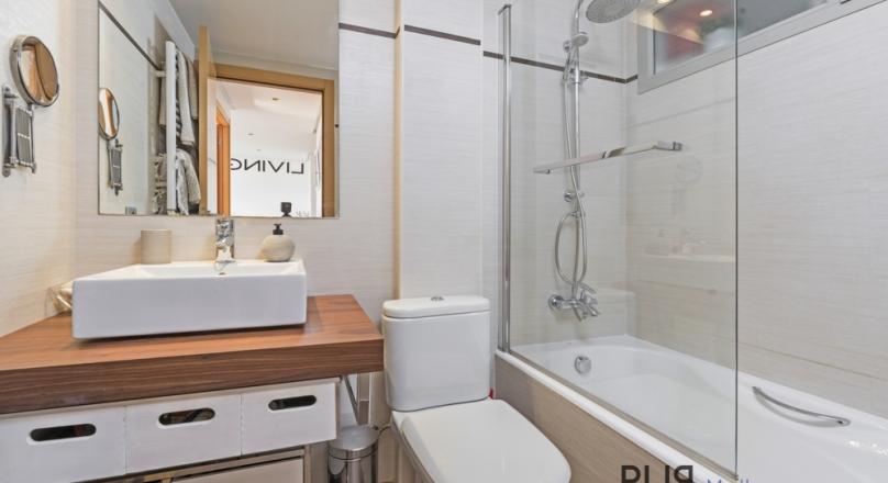 Townhome. View over the city. Penthouse. Above Son Espanyolet. Small but nice.