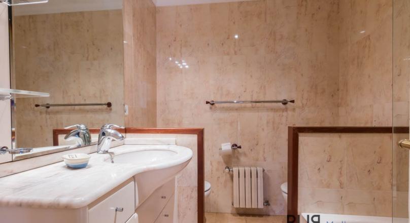 Bonanova - The district above the cruise port. Villa with guest house and 5 bedrooms.