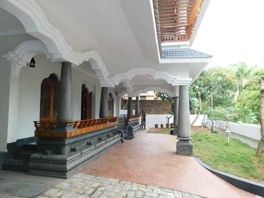 FOR SALE @ KOWDIAR,KURAVANKONAM, VAYALIKKADA NEAR ST THOMAS SCHOOL TRIVANDRUM 190 NEGOTIABLE
