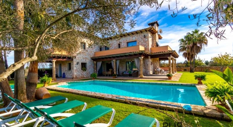 Holiday rental object. With license. Between Llucmajor and S'Estanyol. Very attractive.