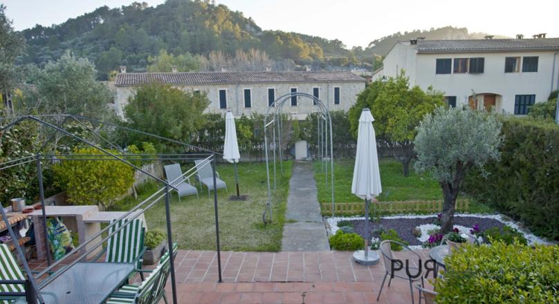 Mancor de la Vall. At the foot of the Tramuntana. A townhouse. Very good price / performance ratio.