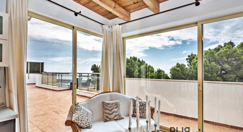 Cala Ratjada. Large penthouse. Right on the harbor. Sea view.