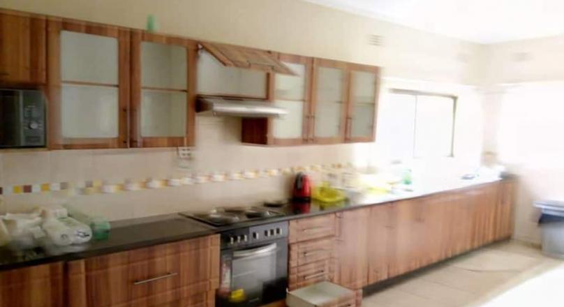 Three bedrooms flats for rent