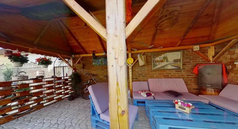 With terrace and gazebo, also suitable for two families, Codlea, Brasov