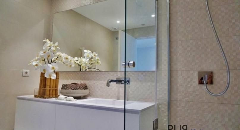 Portixol. Big apartment. Completely renovated. Directly at the sea. Right on the beach.