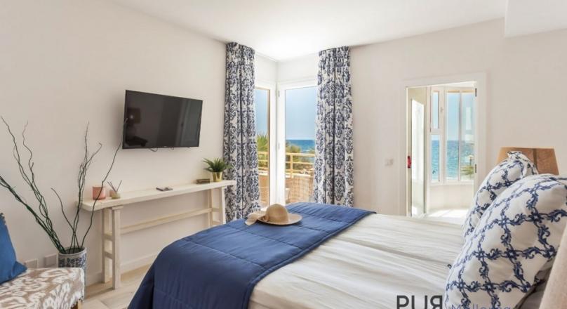The sea on your doorstep. The old town in walking distance. Portixol. Luxury apartment.