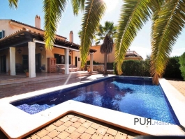 Real rarity. Villa 5 bedrooms. 3 minutes to the sea. Holiday rental license. And the price !