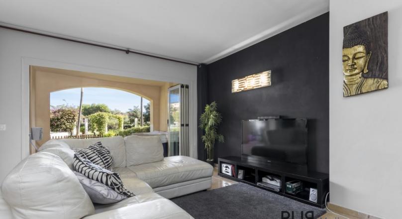 Big apartment. Very well maintained facility. And for dinner on foot to Port Adriano.