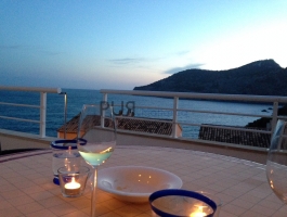 Enjoy the sea. Golf. Going out for a good meal. Meet with friends. The southwest just.