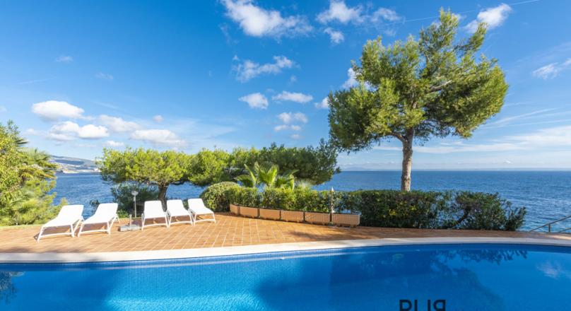Cala Vinyes. First sea line. Direct sea access. Apartment with a wow view.