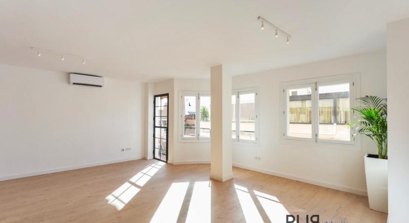Fancy. Newly renovated. And right in the middle. Not just there. In Santa Catalina.