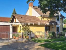 BERLIN-Mahlsdorf-Sur: Architect's house with winter garden