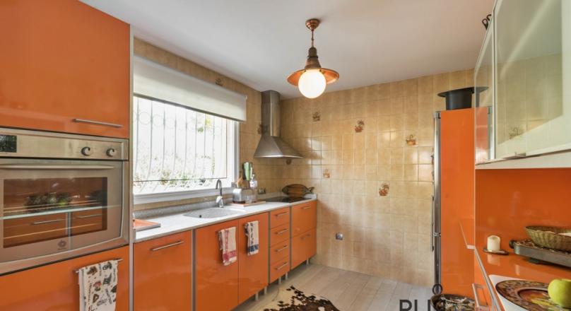 Villa overlooking the bay of Santa Ponsa. Well maintained.