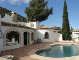 Villa en venta con vistas al mar en Denia