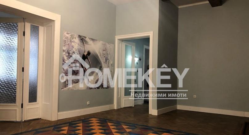 EXCELLENT LOCATION! SPACIOUS ROOMS!
