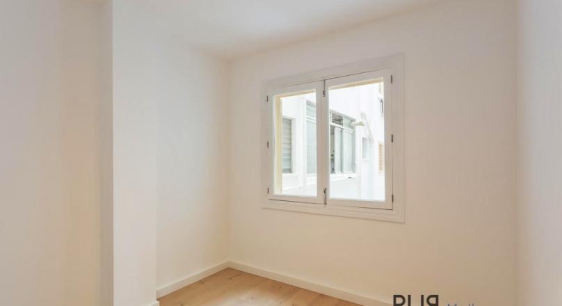 Fancy. Newly renovated. And right in the middle. Not just there. In Santa Catalina.