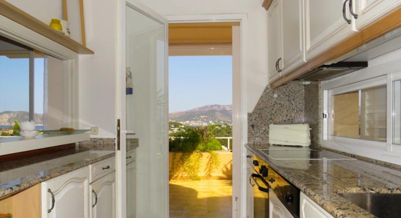 Santa Ponsa. Duplex. With ocean view. And really. In a well-kept complex.