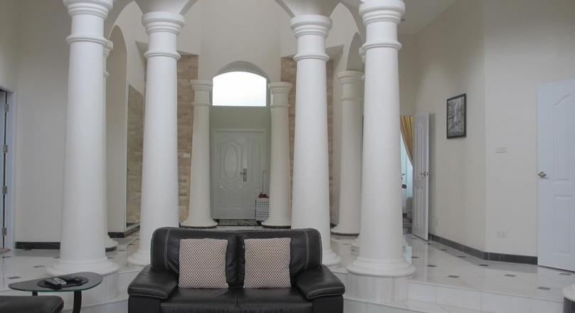 Luxury Villa with a beautiful garden East Pattaya, Bang Lamung, Chonburi