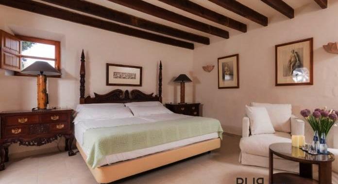 5-star country hotel, 21 rooms / suites, large SPA with indoor pool. 20 minutes to Palma! 