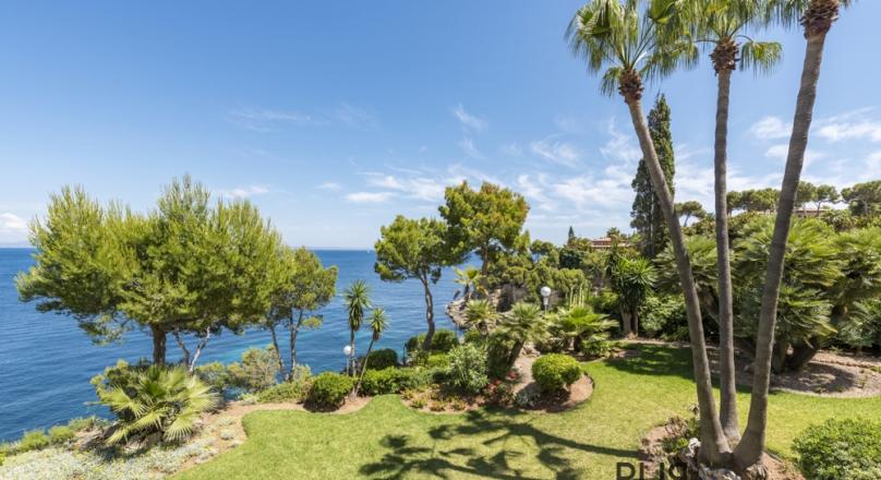 Cala Vinyes. First sea line. Direct sea access. Apartment with a wow view.
