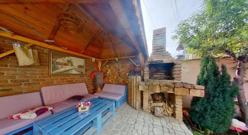 With terrace and gazebo, also suitable for two families, Codlea, Brasov