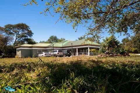 Three bedrooms stand alone house together with a coltage for sale