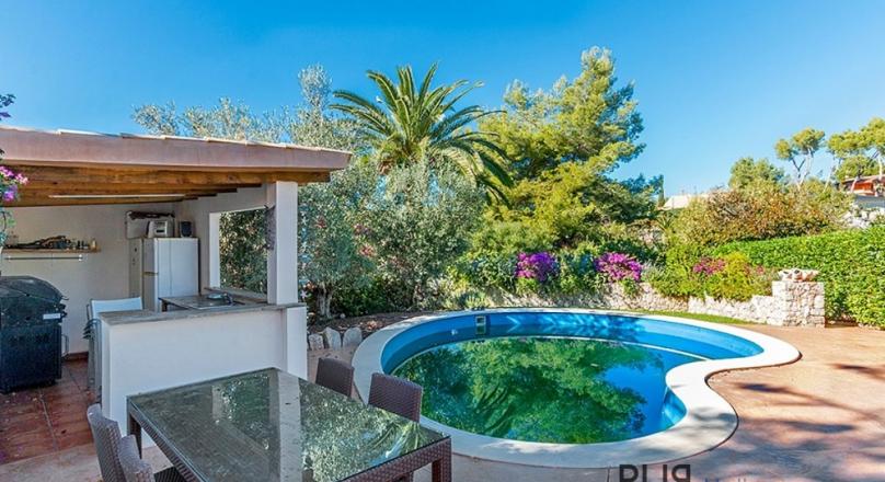 Villa in the southwest. View pictures. See price. Request Expose. Visit