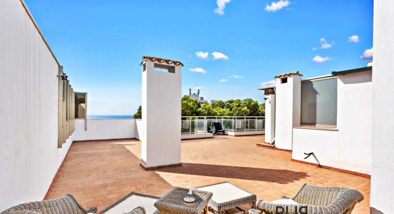 Cala Ratjada. Large penthouse. Right on the harbor. Sea view.