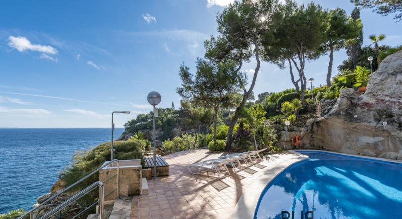 Cala Vinyes. First sea line. Direct sea access. Apartment with a wow view.