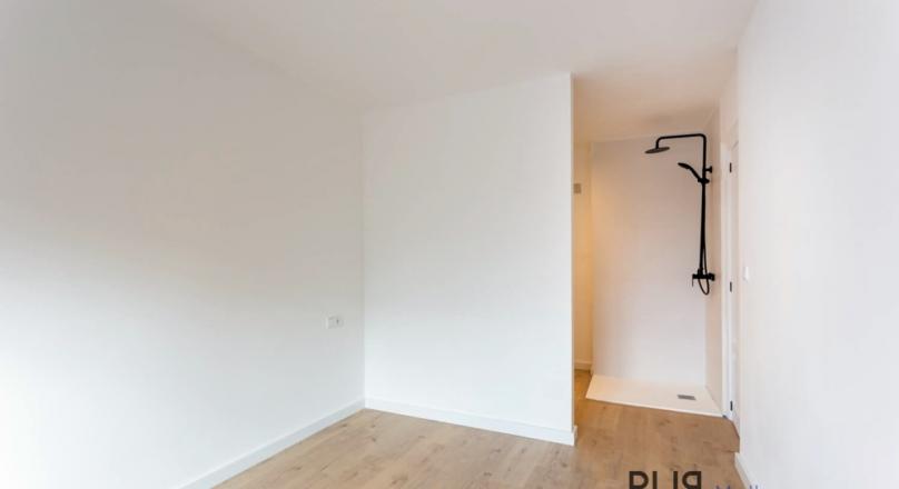 Fancy. Newly renovated. And right in the middle. Not just there. In Santa Catalina.