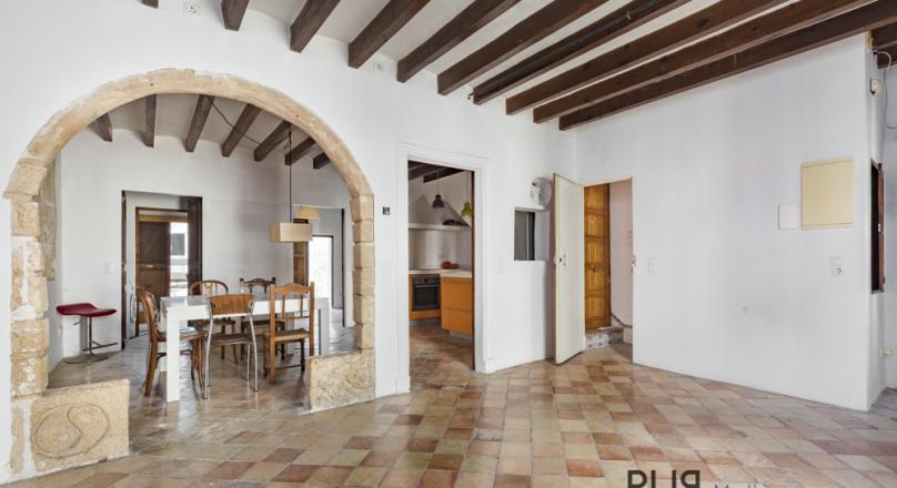 Santa Catalina. In the middle. A typical house. A typical apartment. Just lost.