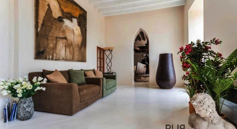 5-star country hotel, 21 rooms / suites, large SPA with indoor pool. 20 minutes to Palma! 