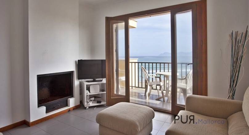 Apartment in Can Picafort. Right on the beach. Direct sea view. Simply the very first sea line.