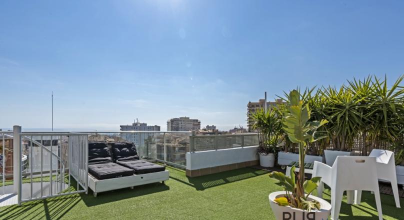 Townhome. View over the city. Penthouse. Above Son Espanyolet. Small but nice.
