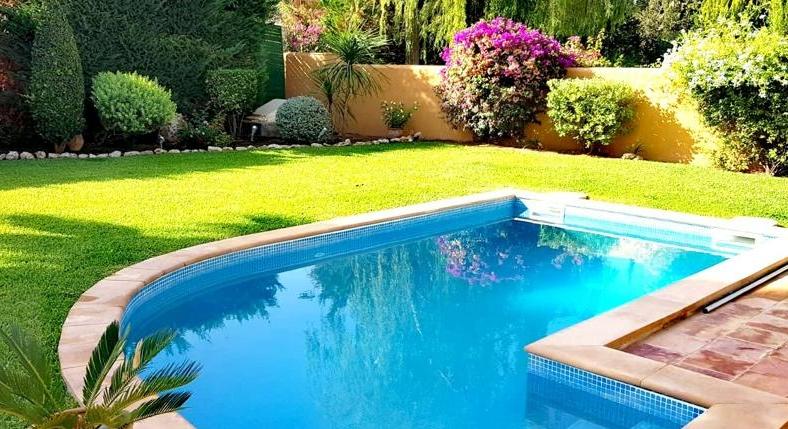 Villa on the golf course. Be on your own and still enjoy the advantages