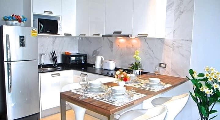 FREEHOLD 2 Bedroom apartment 