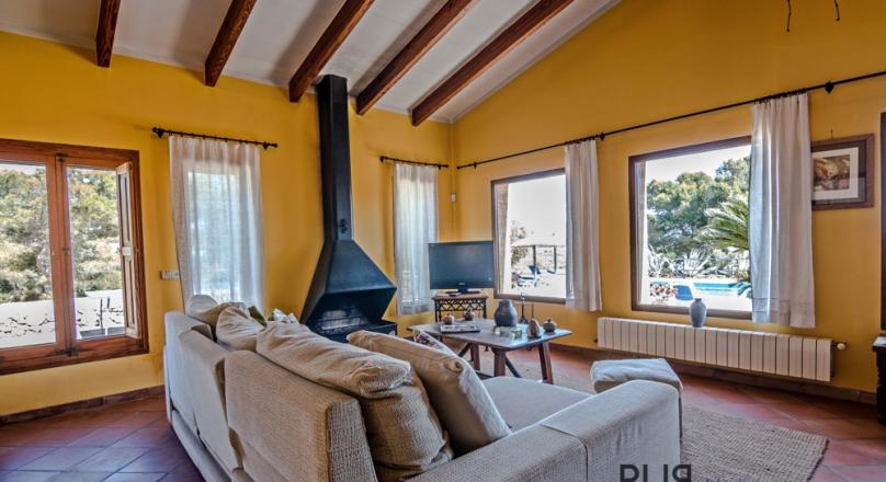 Bright villa with pool and private olive groves.