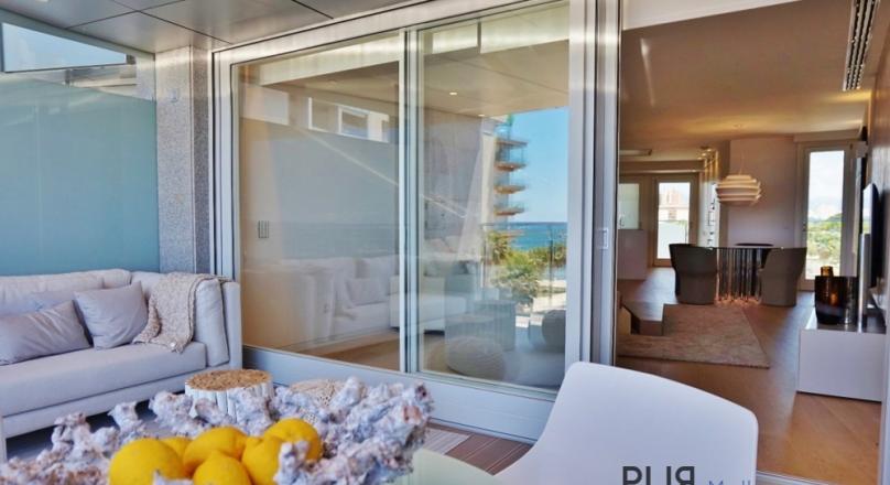 Portixol. Big apartment. Completely renovated. Directly at the sea. Right on the beach.